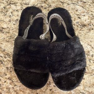 Koolaburra by Ugg Size 5 Girls black sling backs